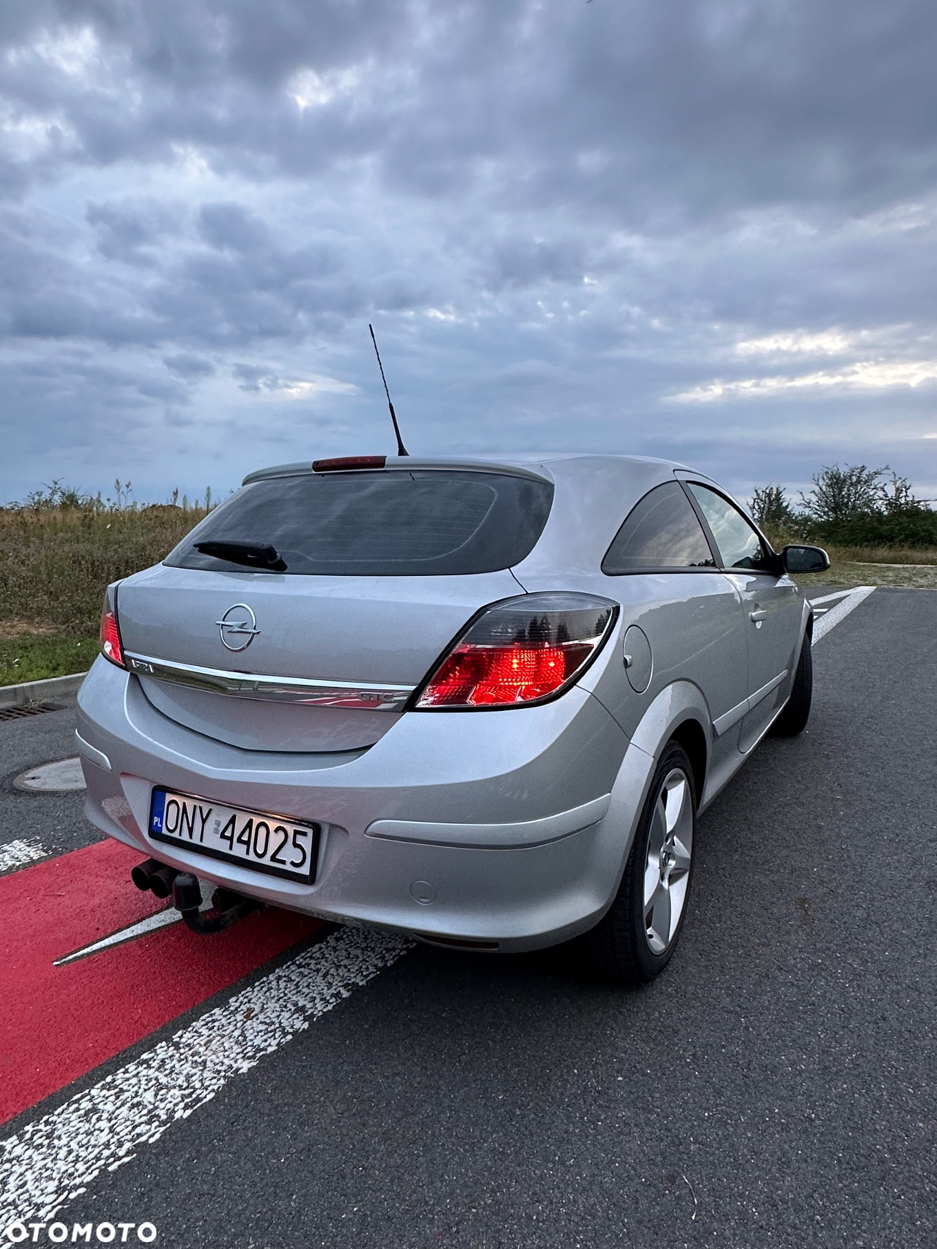 Opel Astra GTC 1.6 - 9