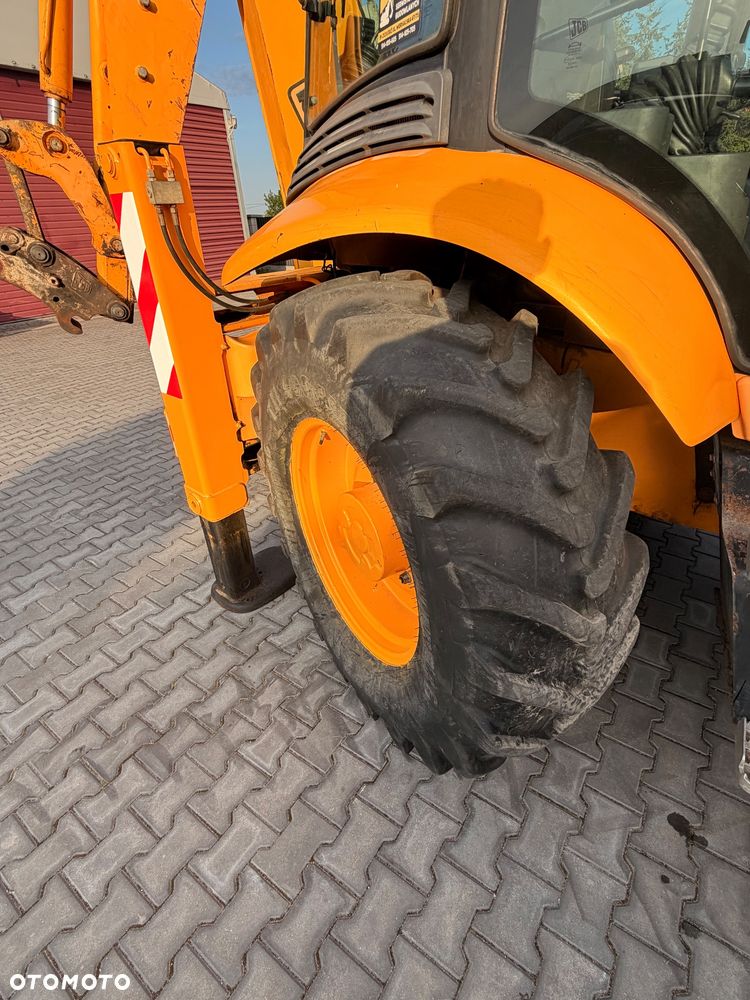 JCB 4CX - 13