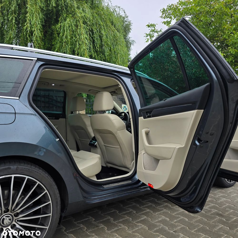 Skoda Superb 2.0 TDI SCR Style DSG - 8