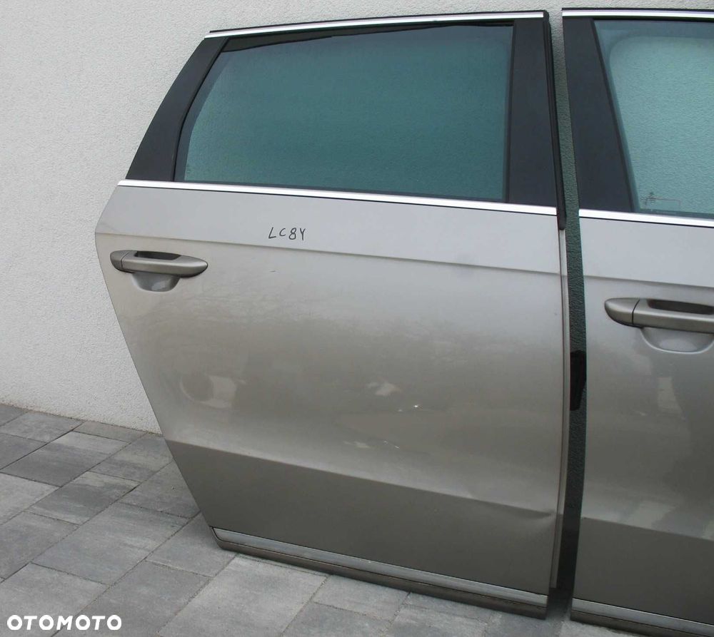 VW Passat B7 10-14r Drzwi prawe przód kompletne lakier LC8Y - 8