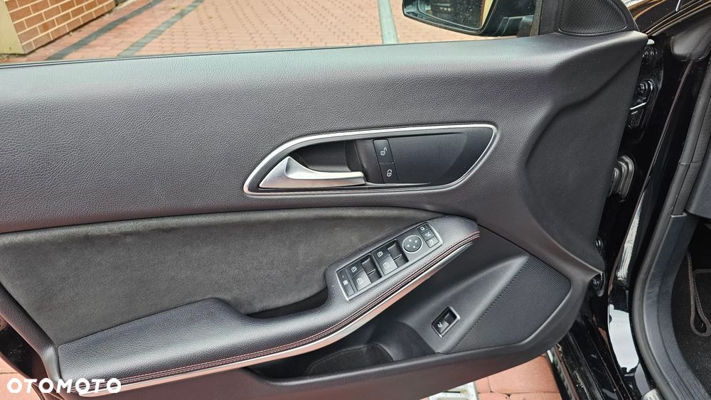 Mercedes-Benz CLA 200 d 4Matic 7G-DCT AMG Line - 36