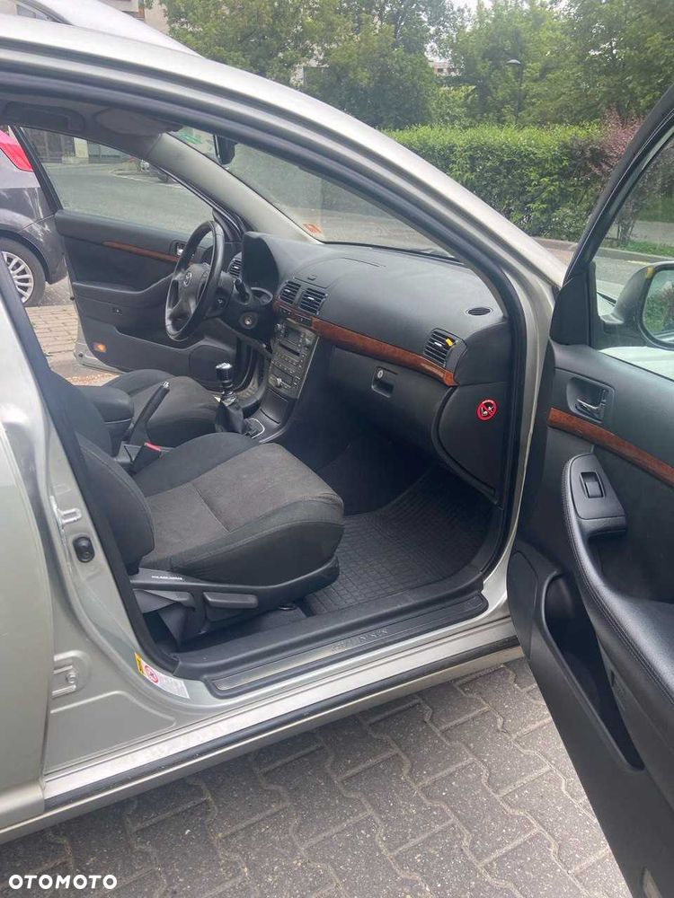 Toyota Avensis - 6