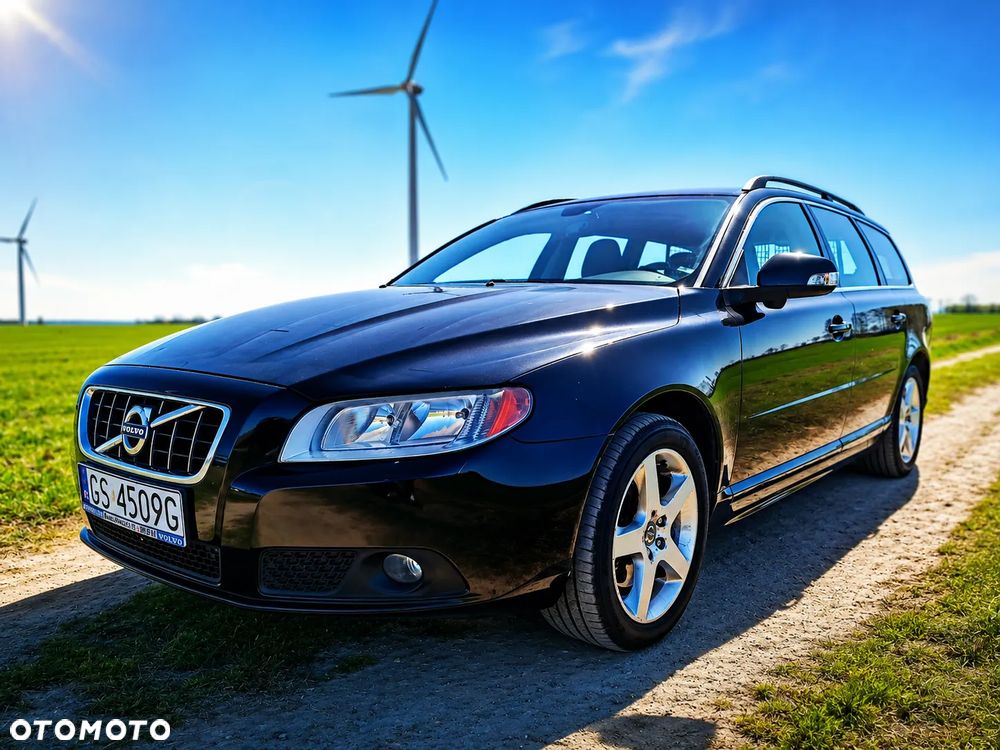 Volvo V70 2.5T Momentum - 1
