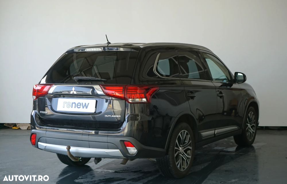 Mitsubishi Outlander 2.2 DI-D 4WD Automatik Plus - 2