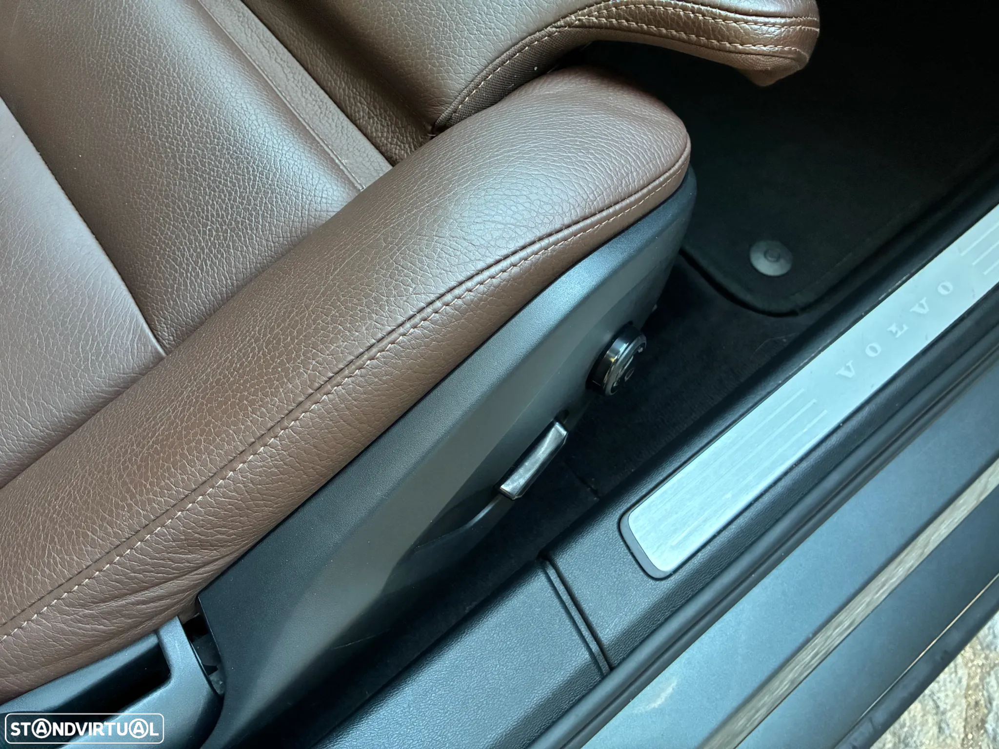 Volvo V60 2.0 D4 Inscription Geartronic - 27