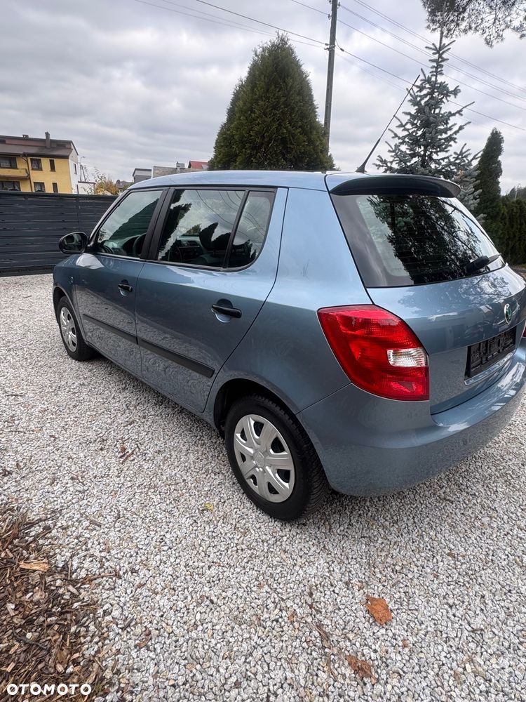 Skoda Fabia 2011 photo 5