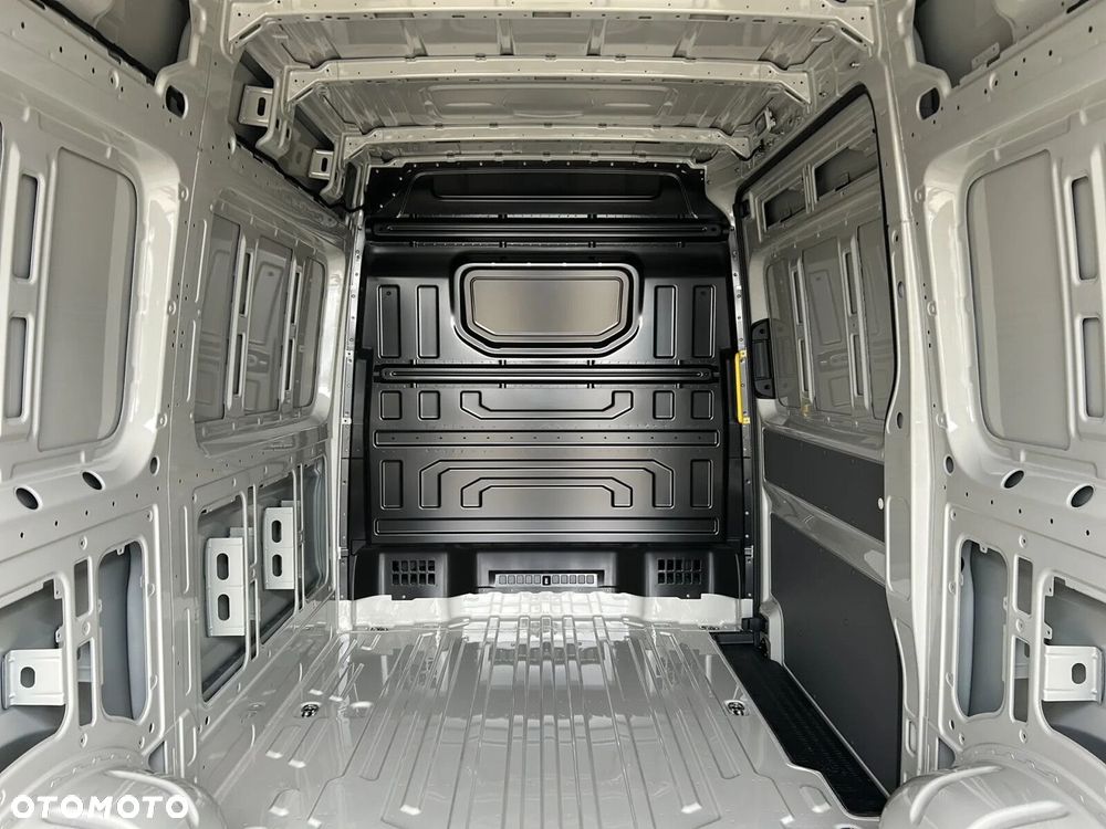 Volkswagen Crafter 35 Furgon L3/H2, 2.0 TDI 140 KM, Wysoki dach, r.o. 3640mm - 15
