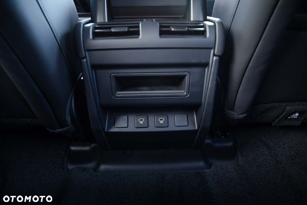 Land Rover Defender - 27