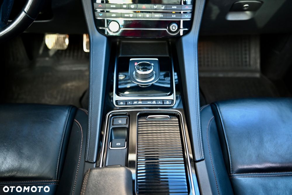 Jaguar F-Pace - 12