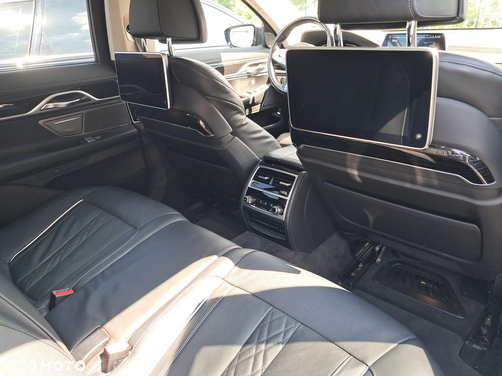 BMW Seria 7 750i xDrive - 24