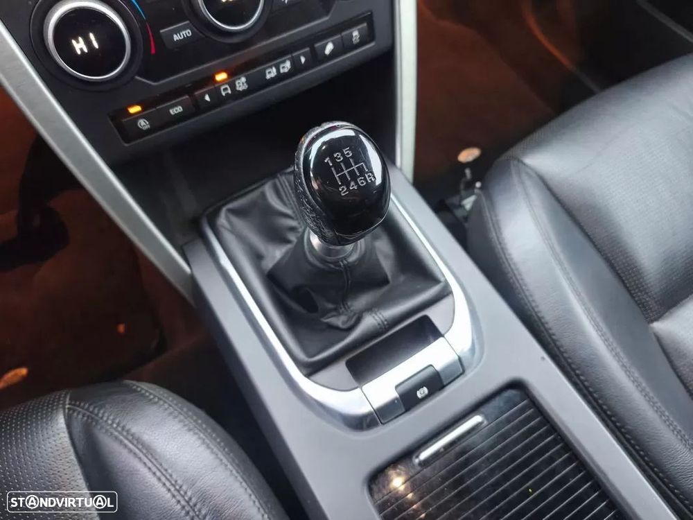 Land Rover Discovery Sport TD4 HSE Luxury - 28