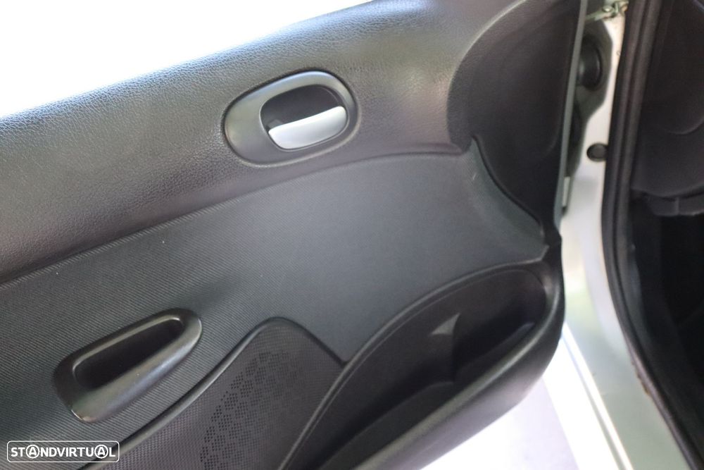 Peugeot 206 1.4 16V XT - 10