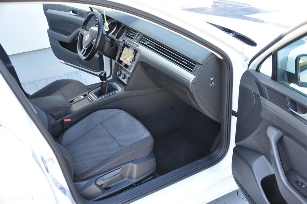 Volkswagen Passat 2.0 TDI SCR Comfortline - 21