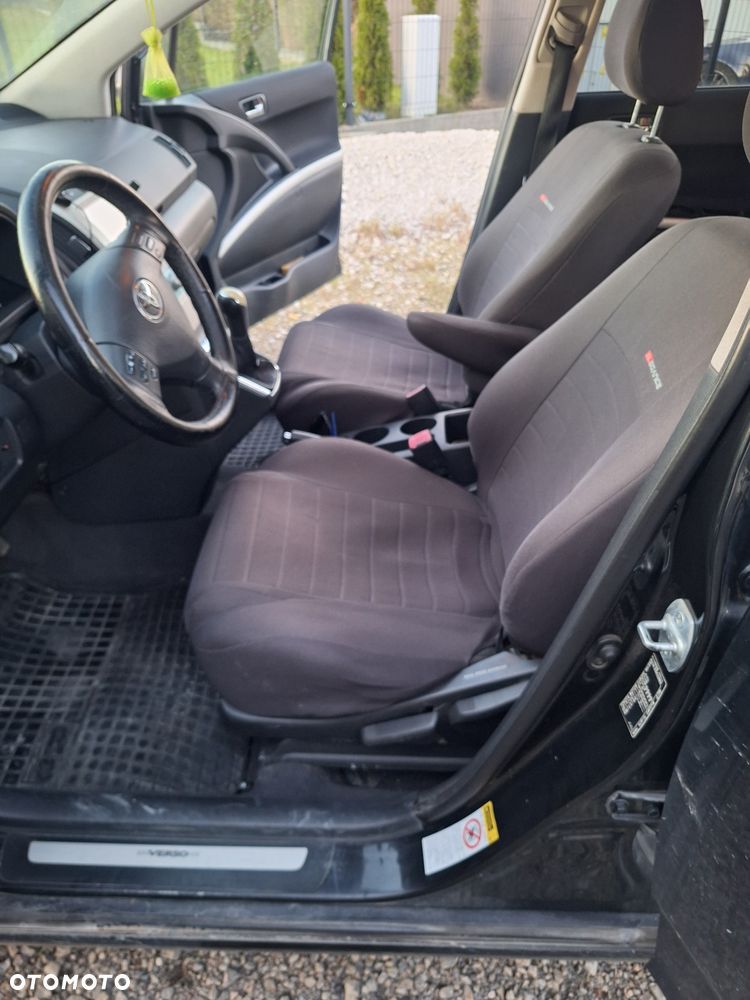 Toyota Corolla Verso 2.2 D-4D Gold - 23