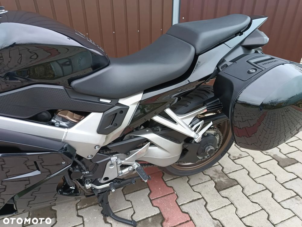 Honda VFR - 36