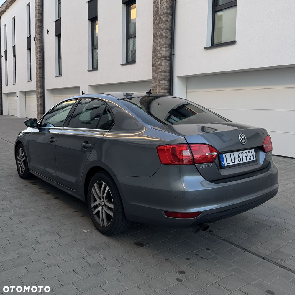 Volkswagen Jetta - 5