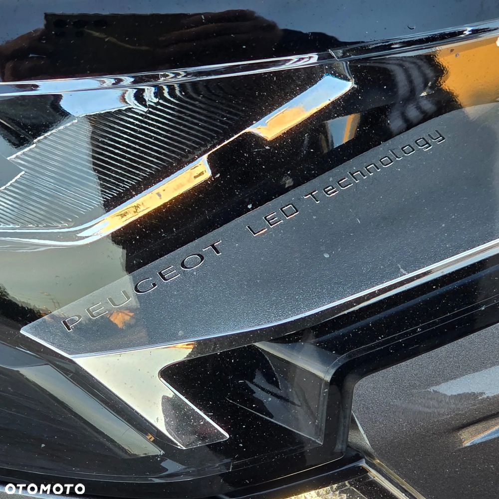 Peugeot 5008 PureTech 130 EAT8 Stop & Start Roadtrip - 9