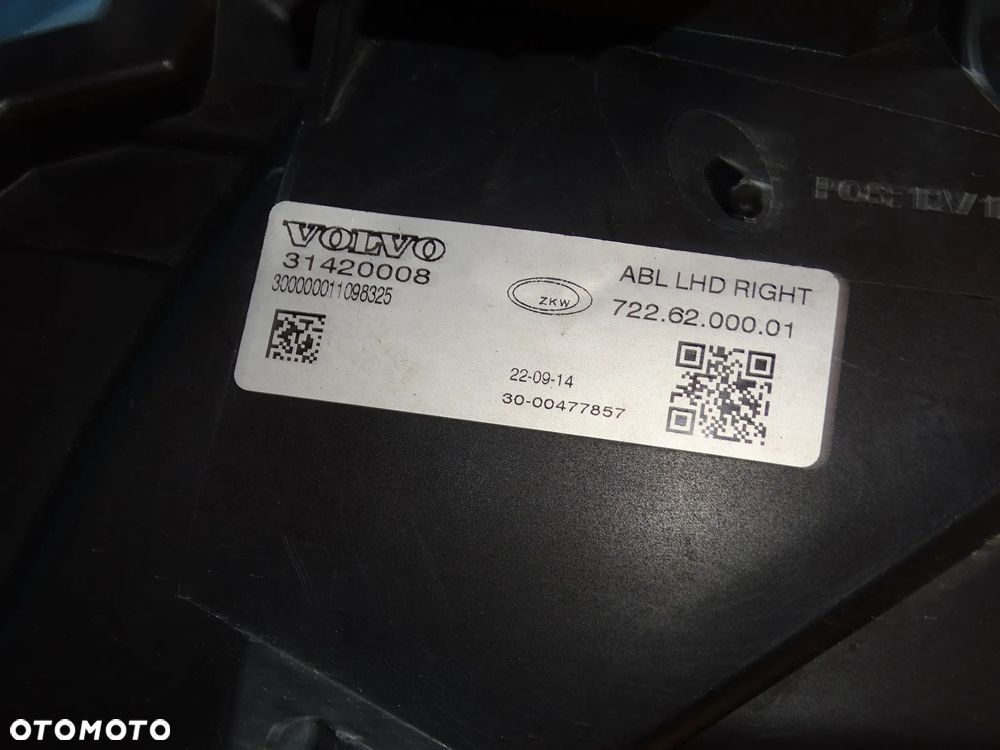 LAMPA XENON PRAWA VOLVO V40 EUROPA 2012- - 7
