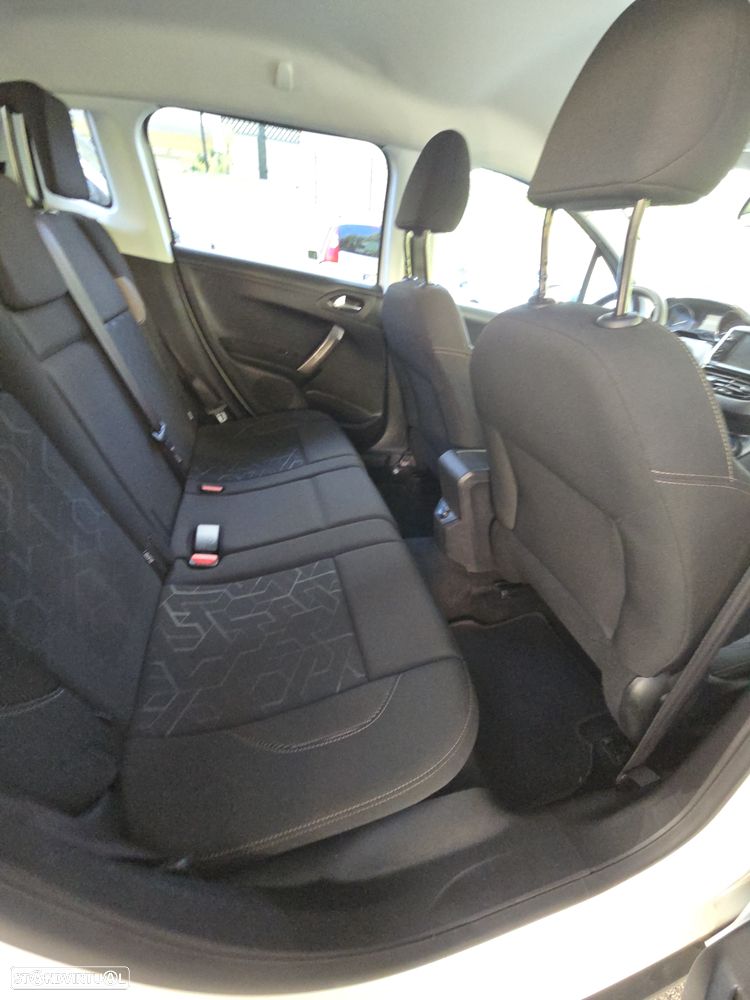 Peugeot 2008 - 25