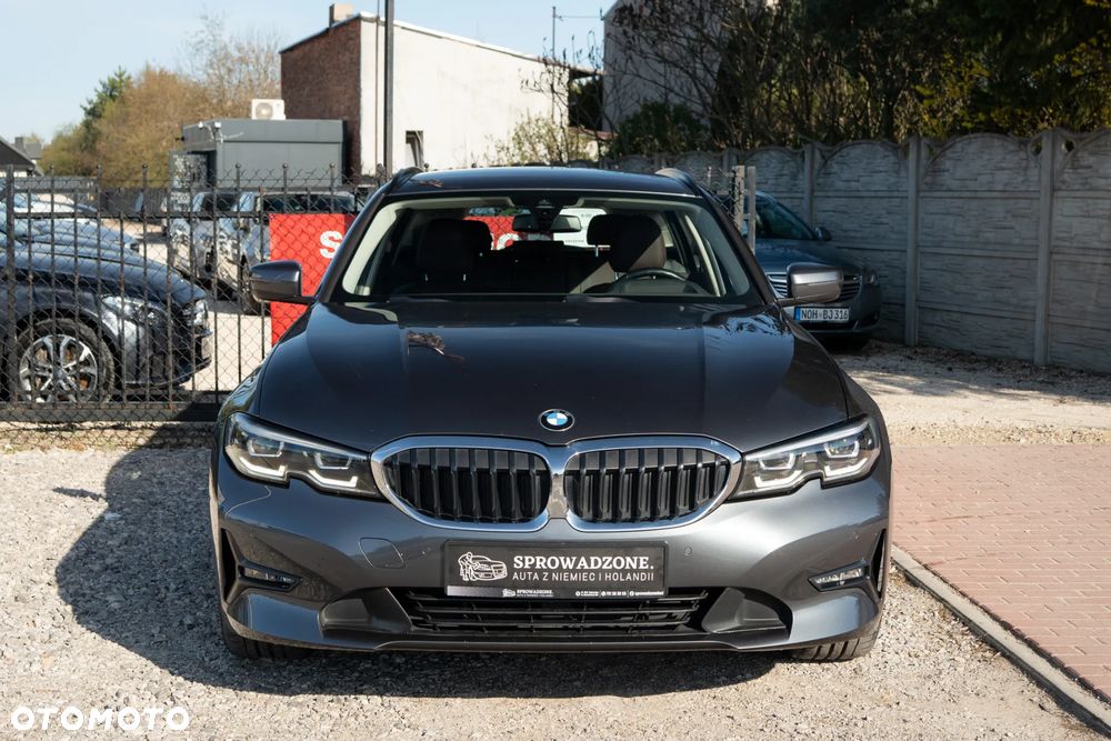 BMW Seria 3 330i Sport Line - 4