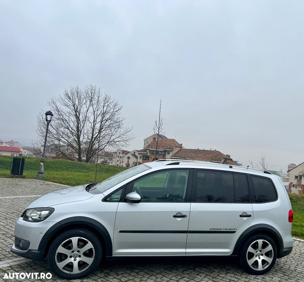 Volkswagen Touran 2.0 TDI DPF Cross - 11