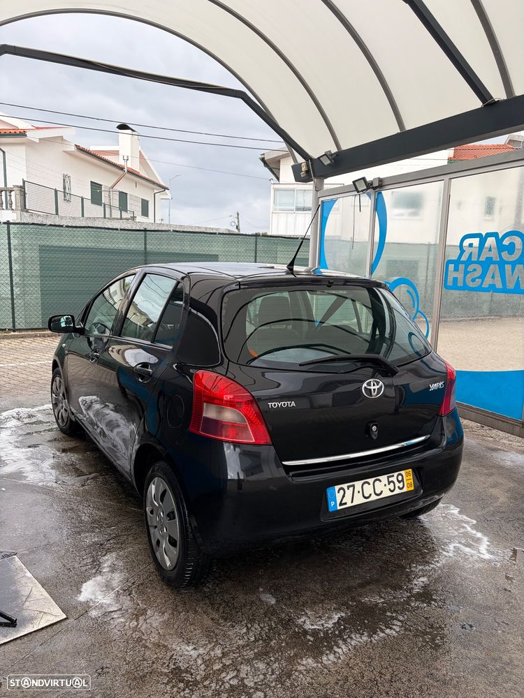 Toyota Yaris - 4
