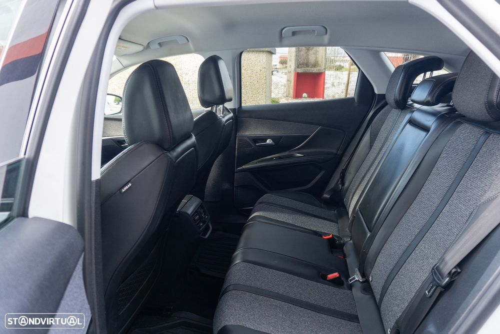 Peugeot 3008 PureTech 130 Stop & Start GPF Allure - 25