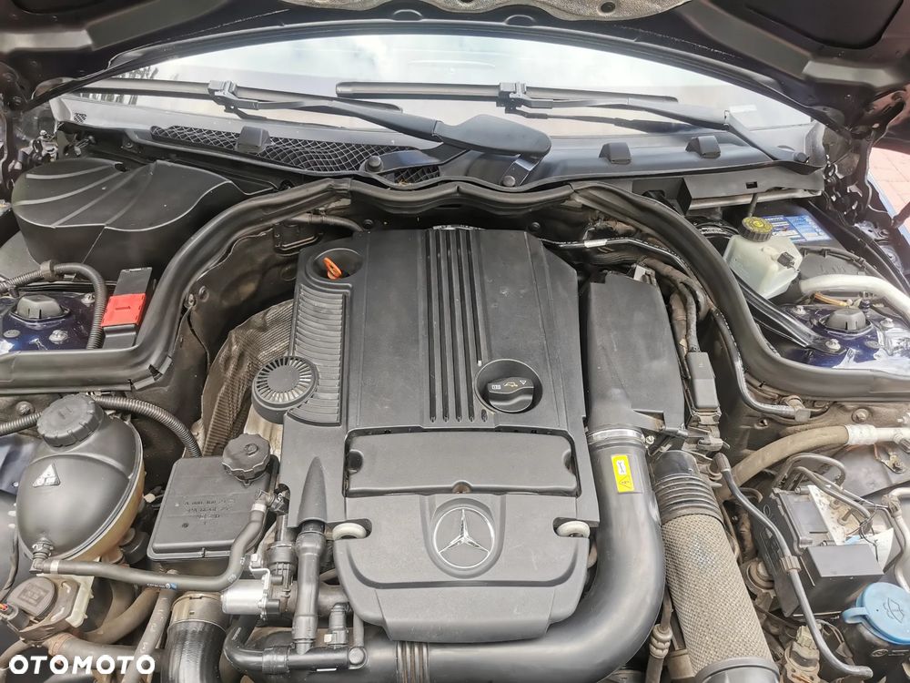 Mercedes-Benz Klasa C 180 CGI BlueEff Avantgarde - 3