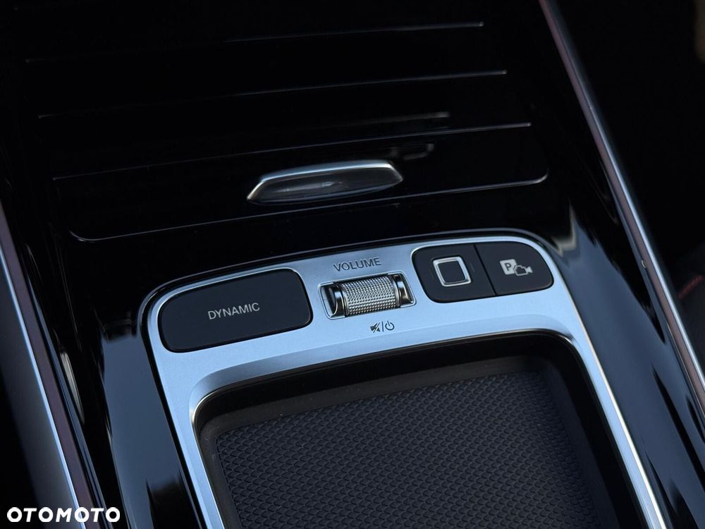 Mercedes-Benz GLB 200 AMG Line 7G-DCT - 24