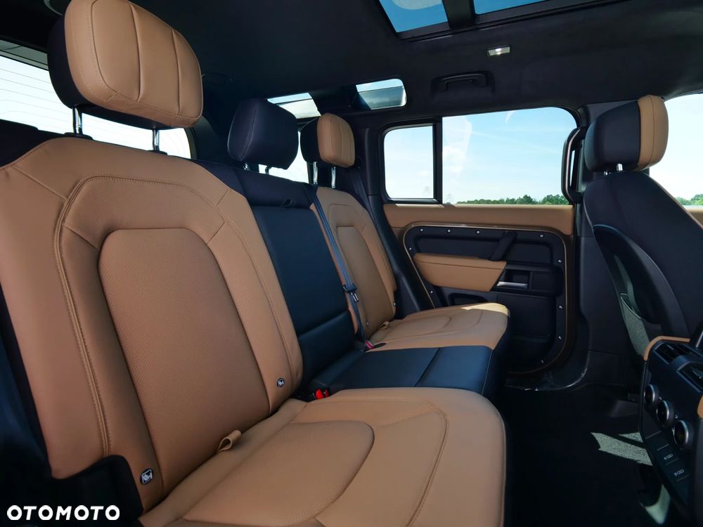 Land Rover Defender - 28