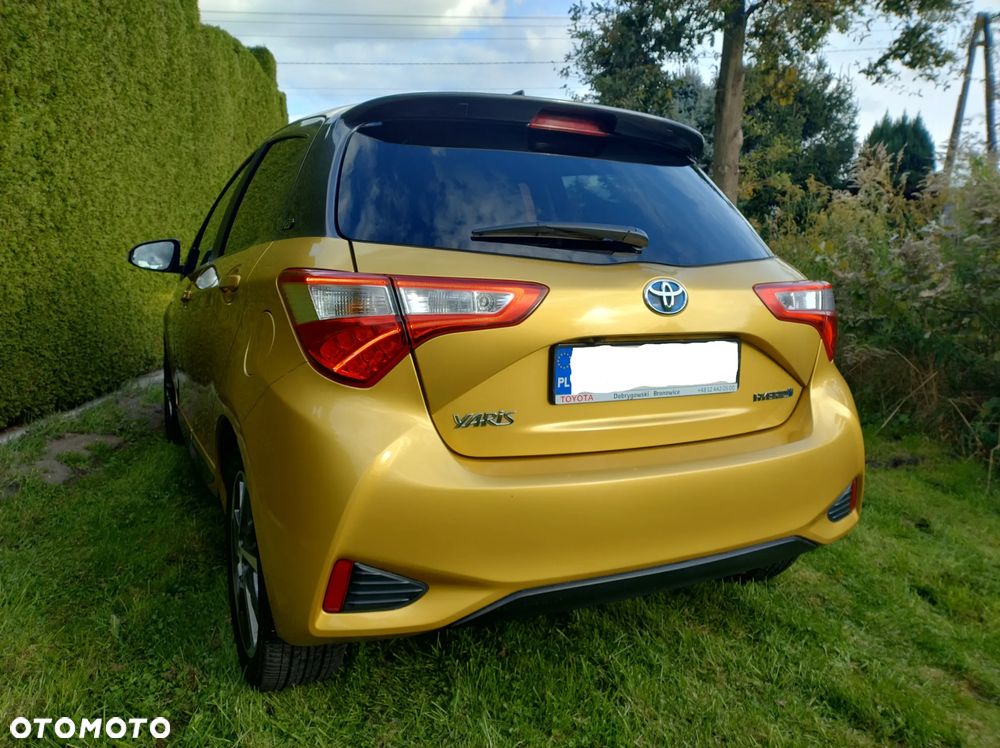 Toyota Yaris Hybrid 100 20th Anniversary - 3
