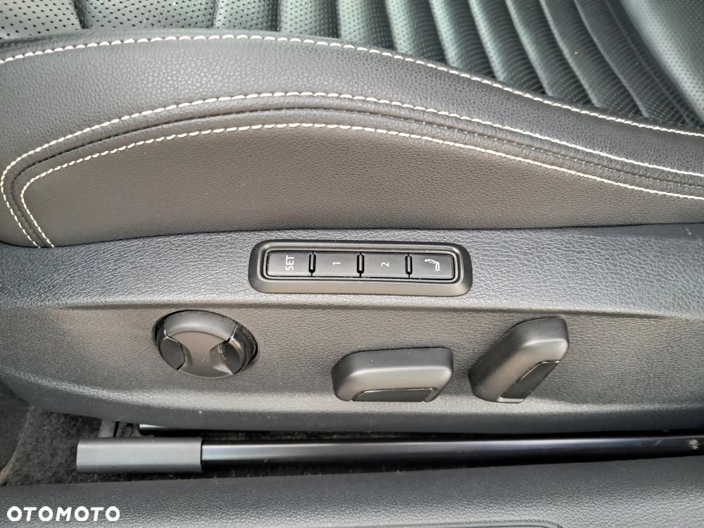 Volkswagen Passat Variant 2.0 TDI EVO Business DSG - 11