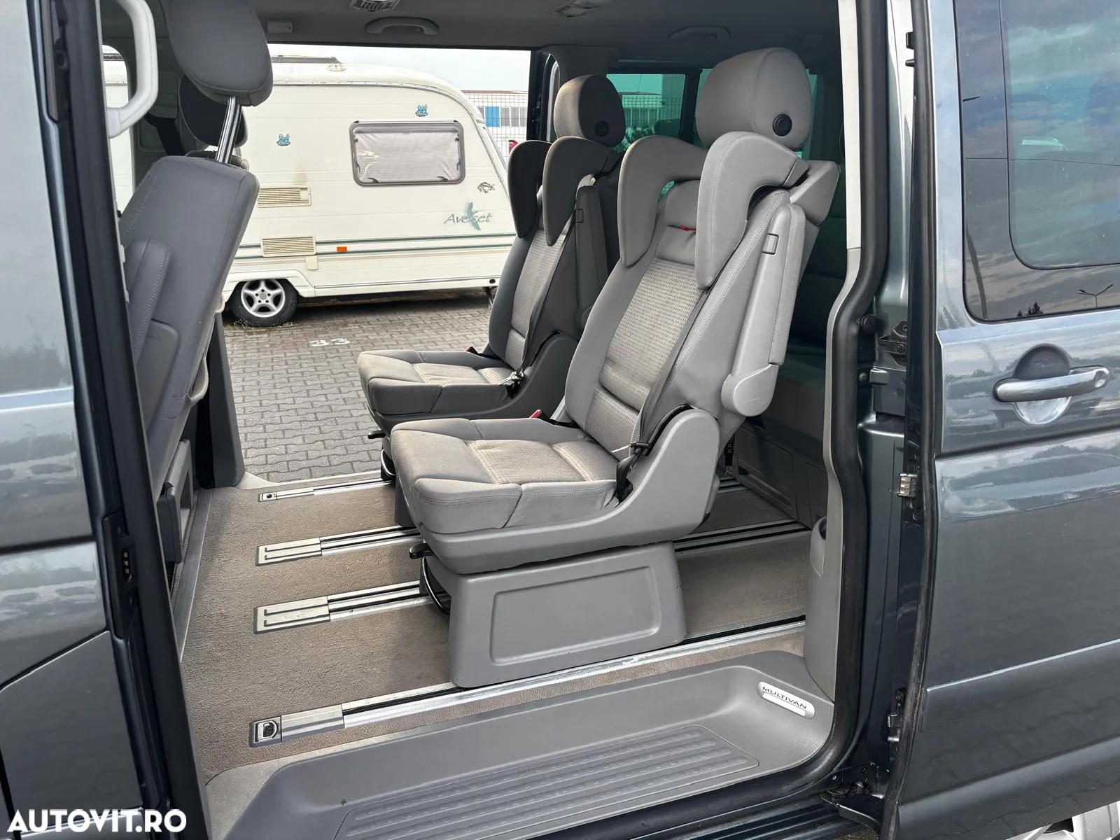 Volkswagen Multivan - 10