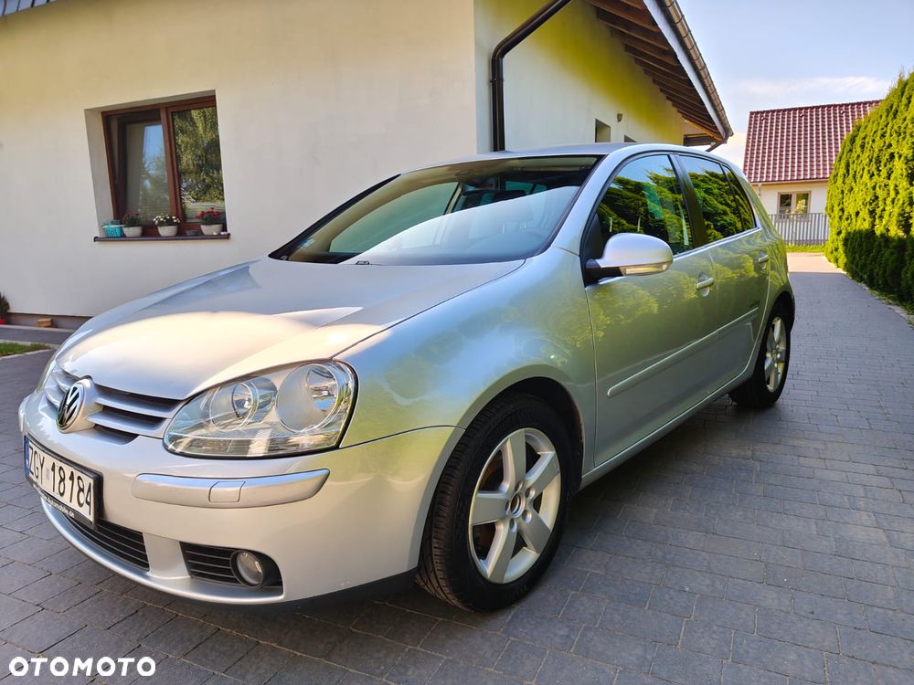 Volkswagen Golf 1.9 TDI DPF Trendline DSG - 2