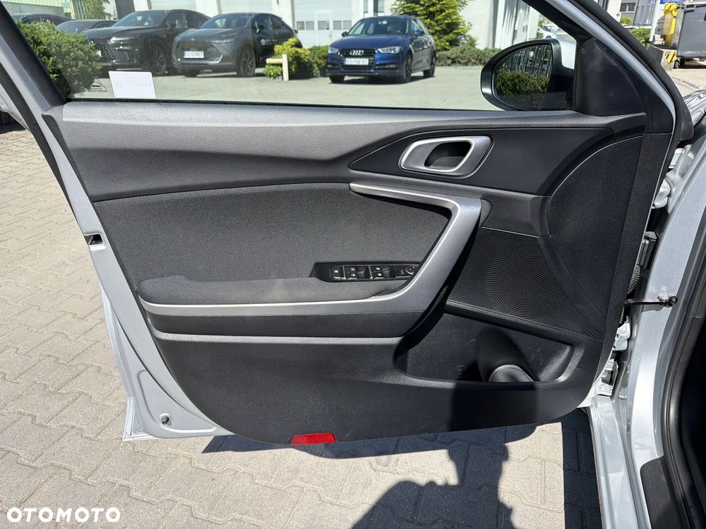 Kia Ceed 1.5 T-GDI M DCT - 11