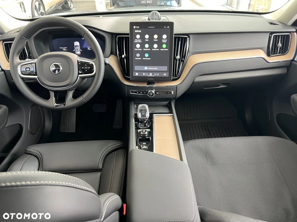 Volvo XC 60 T6 Plug-In Hybrid AWD Ultra Dark - 4