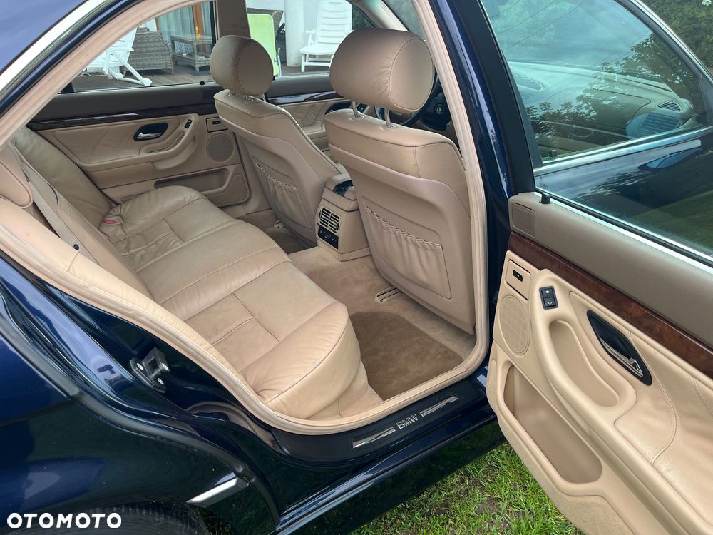 BMW Seria 7 740i - 12