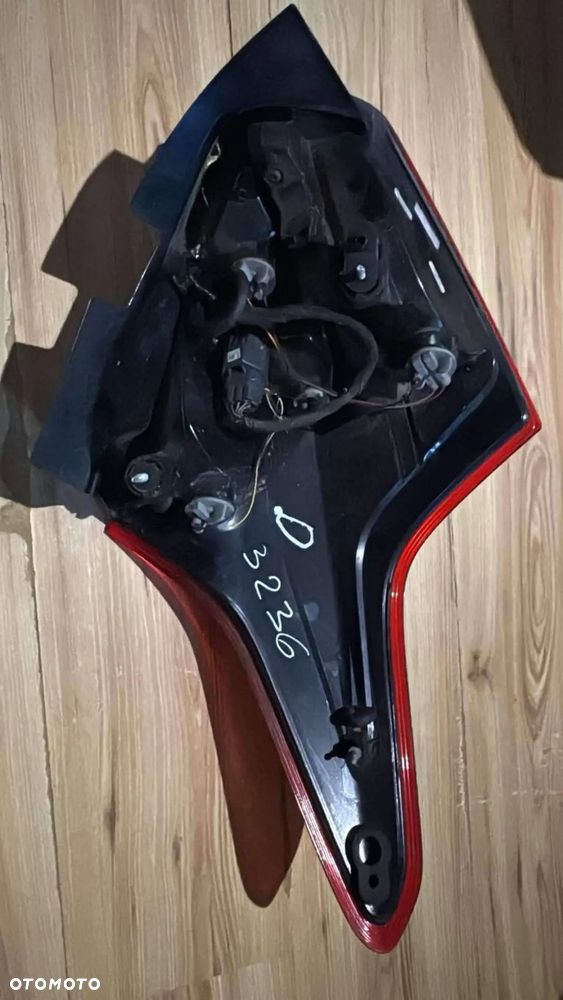 prawa tylna lampa w błotnik ford focus mk3 - 2