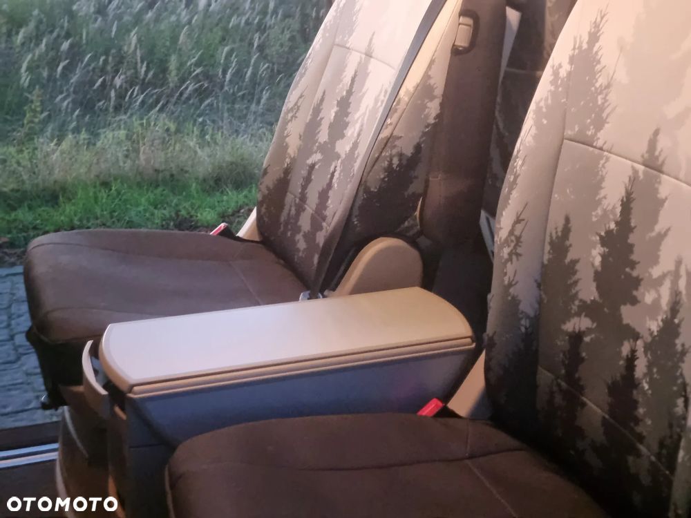 Volkswagen Multivan - 12