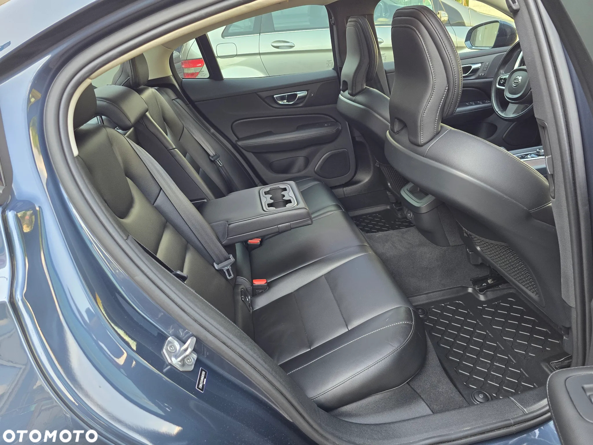 Volvo S60 T6 AWD Momentum Pro - 38