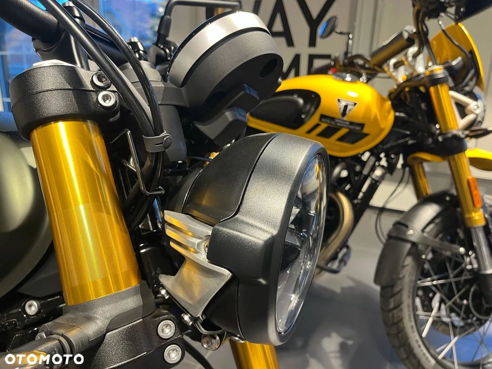 Triumph Bonneville - 4