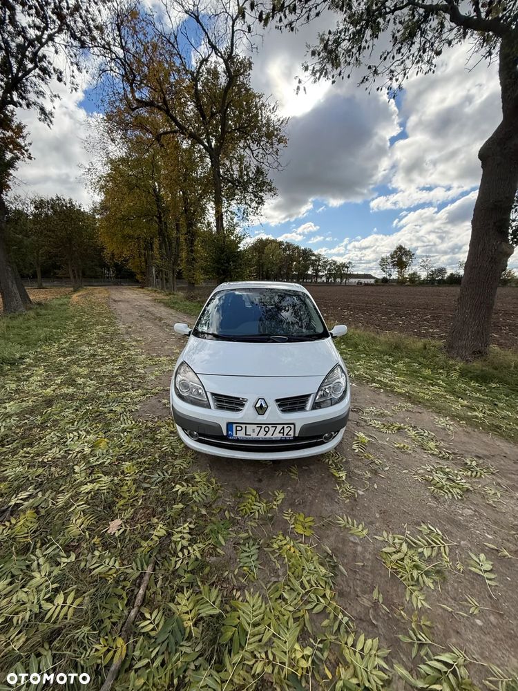 Renault Scenic - 1