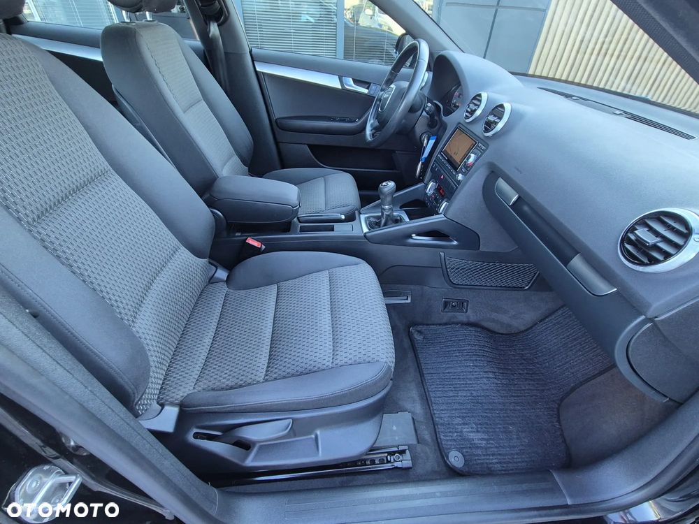 Audi A3 Sportback 1.6 TDI Ambiente - 32