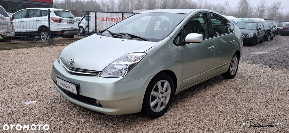 Toyota Prius - 4