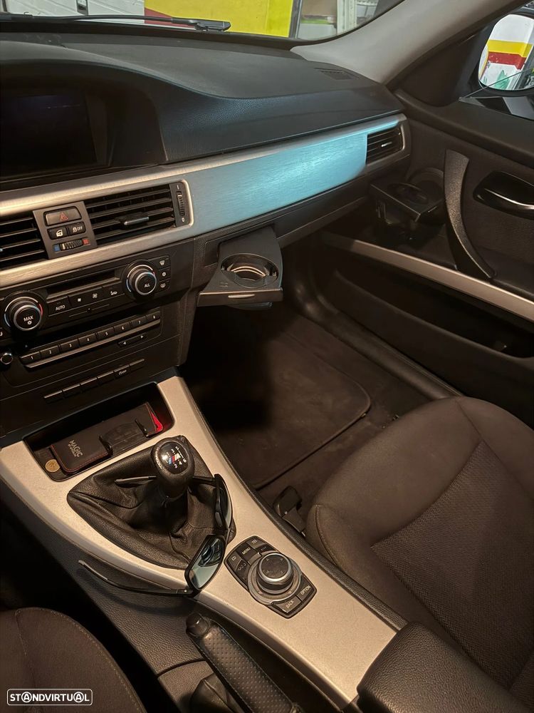 BMW 318 d Touring Navigation Sport - 3