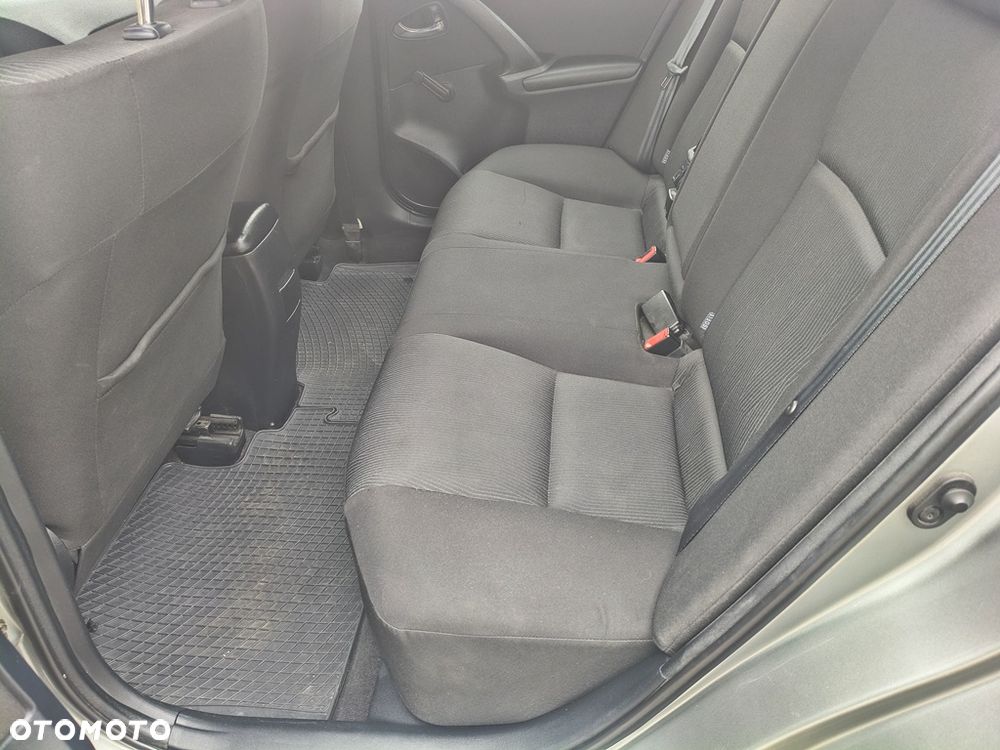 Toyota Avensis 1.6 Active - 19