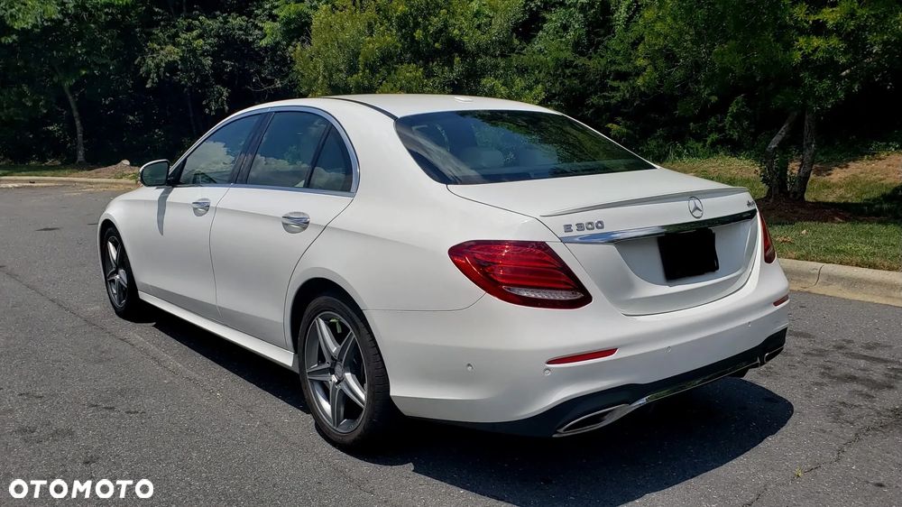 Mercedes-Benz Klasa E 300 9G-TRONIC - 4