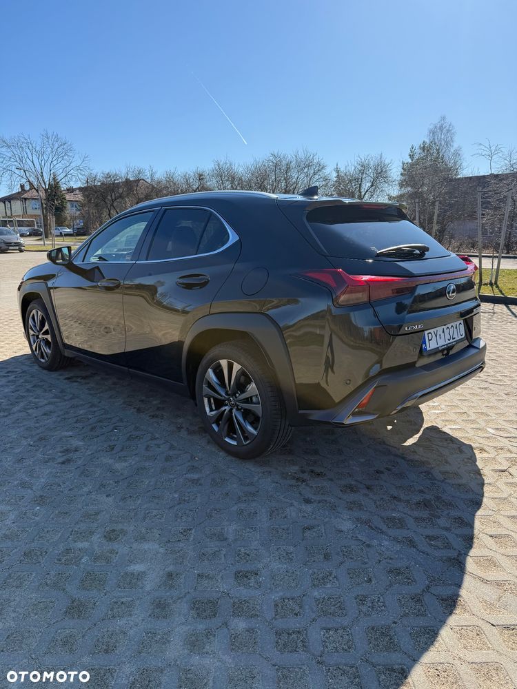 Lexus UX 300h F Sport Design - 4
