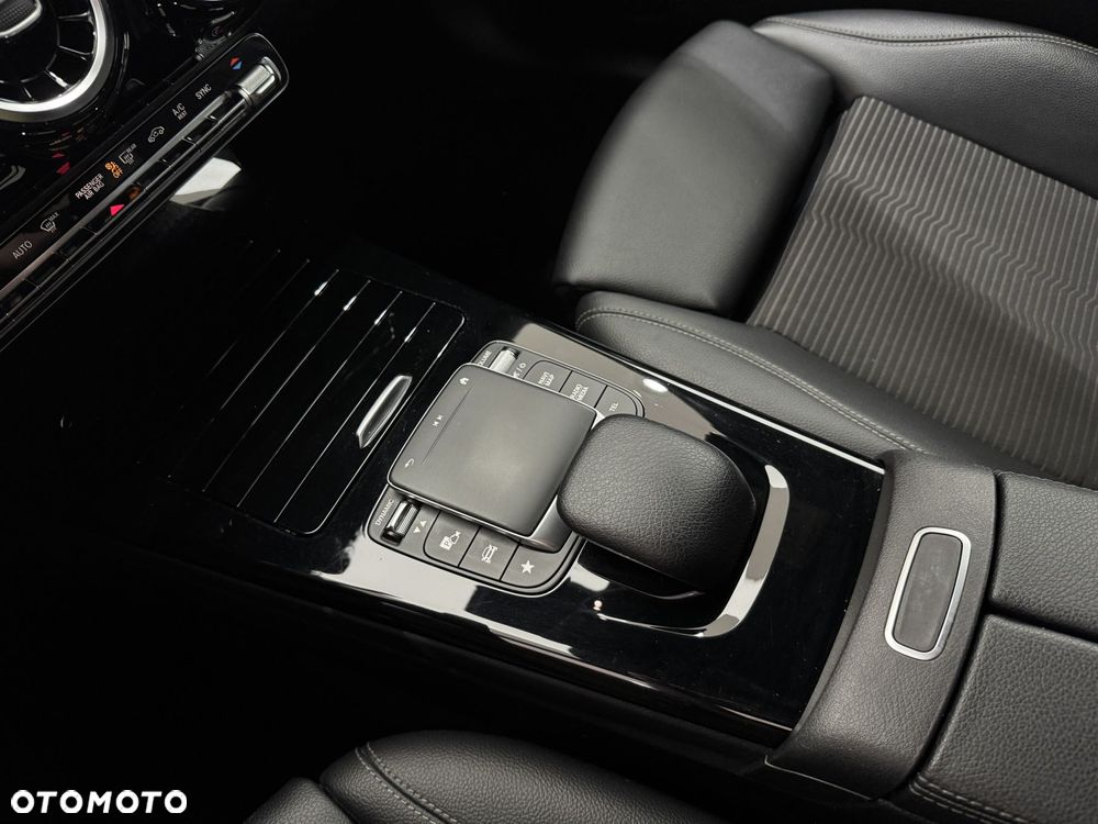 Mercedes-Benz CLA 200 Progressive 7G-DCT - 24
