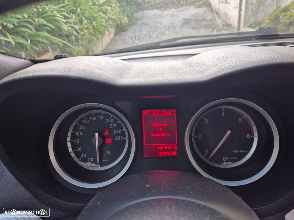 Alfa Romeo 159 Sportwagon 1.9 JTDm 16V - 10